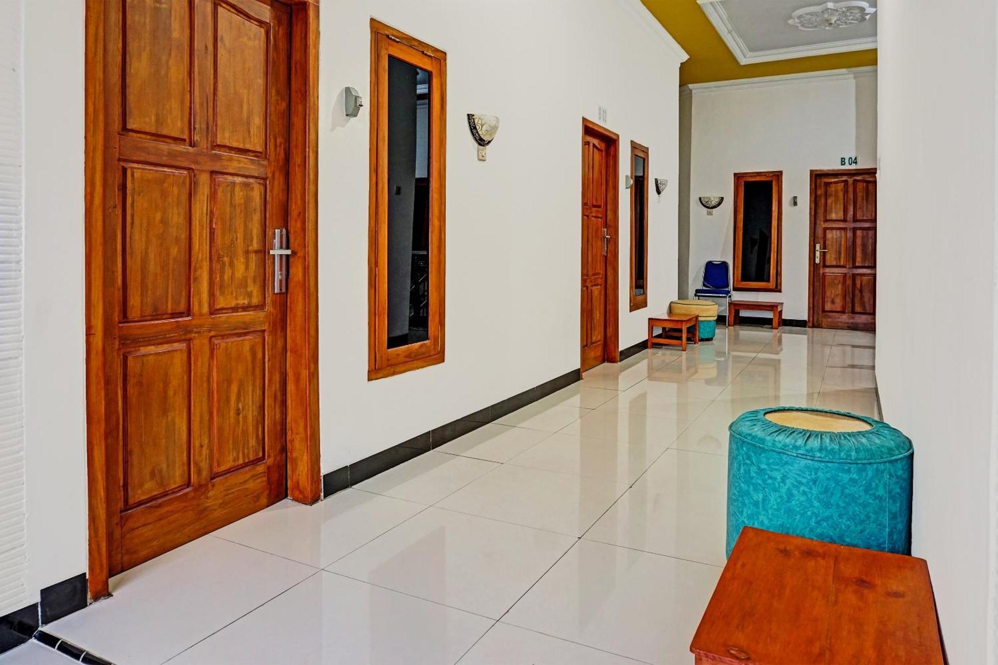 Oyo 91599 Penginapan Mutiara Madiun Dış mekan fotoğraf