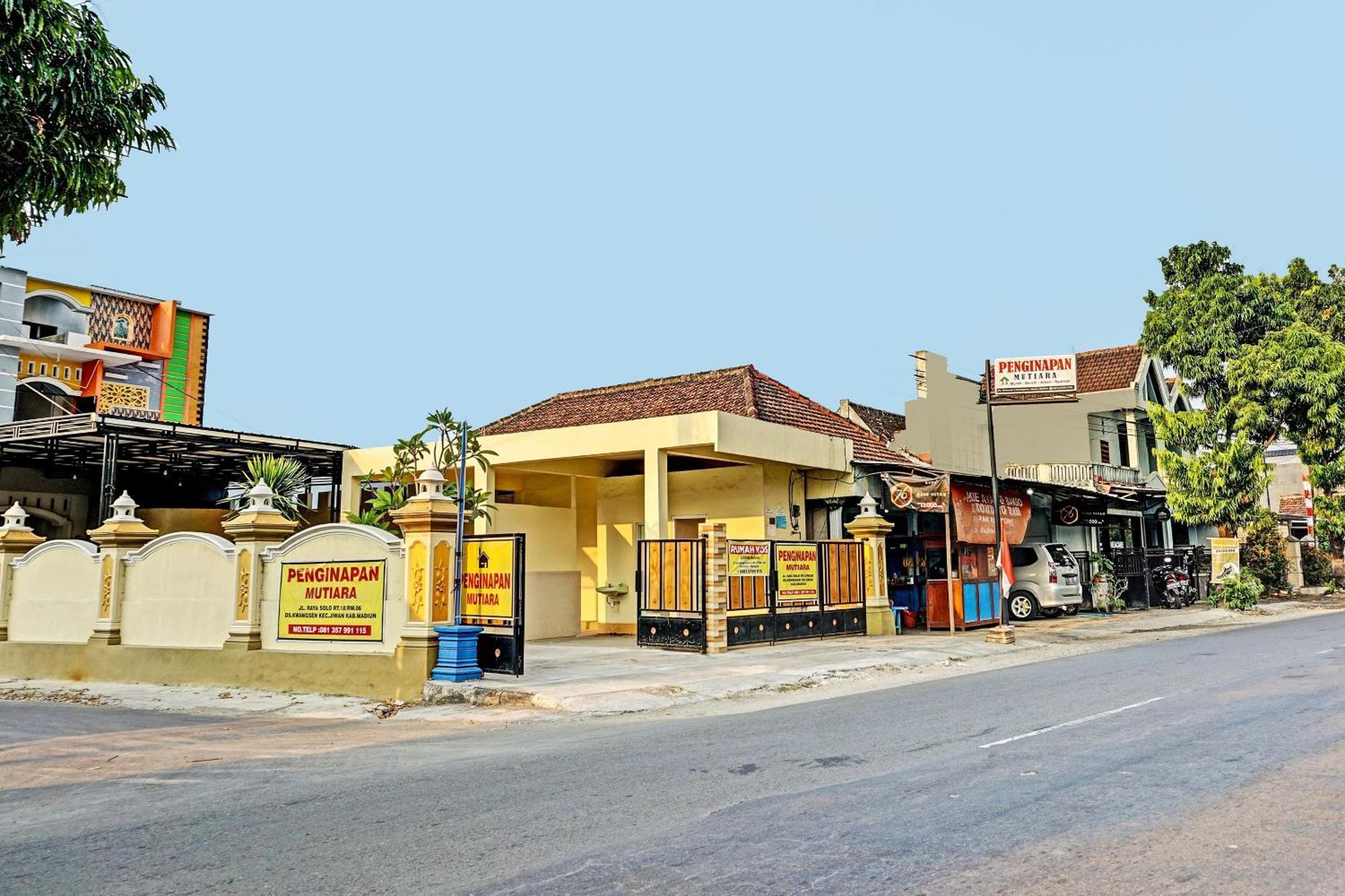 Oyo 91599 Penginapan Mutiara Madiun Dış mekan fotoğraf